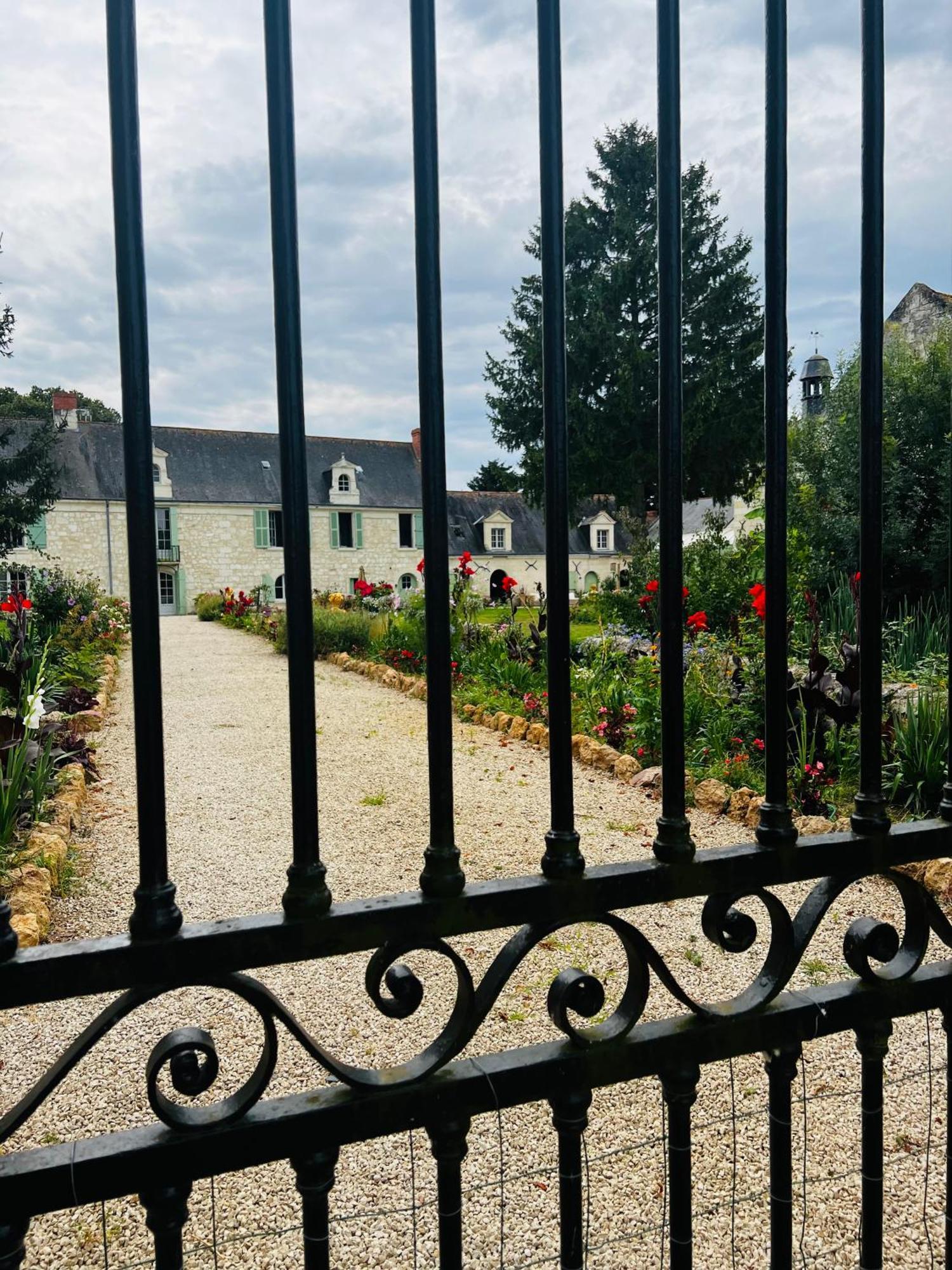 Chateau De La Thibaudiere Bois Savary - Chambre Familiale Du Roi Allonnes  Exterior foto