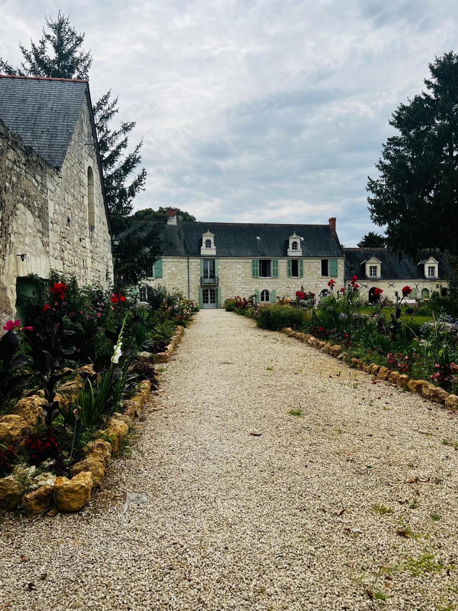 Chateau De La Thibaudiere Bois Savary - Chambre Familiale Du Roi Allonnes  Exterior foto